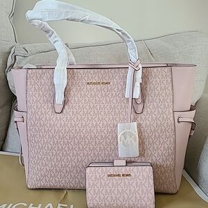 NWT Michael Kors Gilly Large Tote & Wallet
